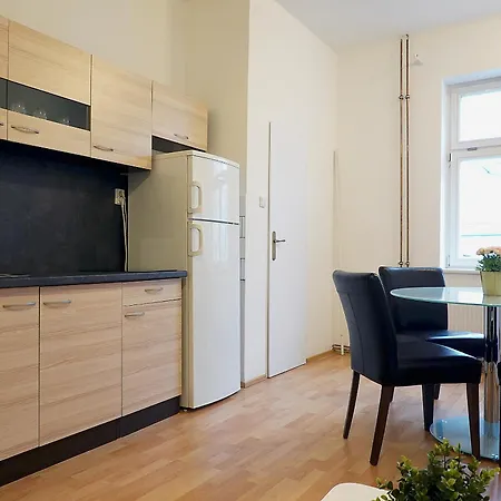 Appartement Miron 1 *